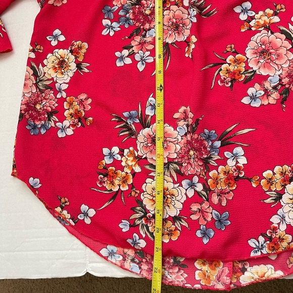 FIRST LOVE FLORAL TOP. HOT PINK FLOWY, BOHO, HAWAIIAN TOP. LIKE NEW! - Picture 10 of 12